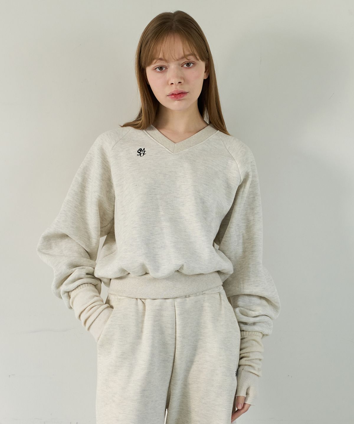 오오엠엘(5OML) 브이넥 래글런 스웻셔츠 (오트밀)