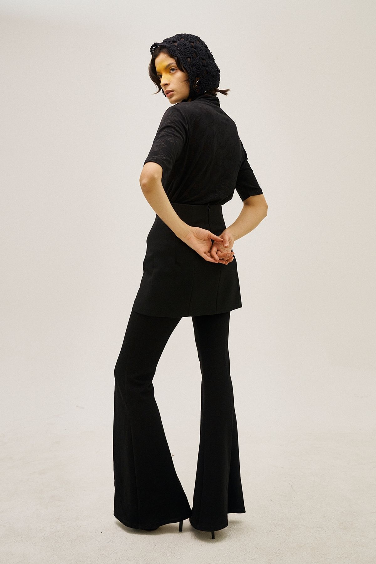 그리디어스(GREEDILOUS) Ruffles And Buttons Straight Pants