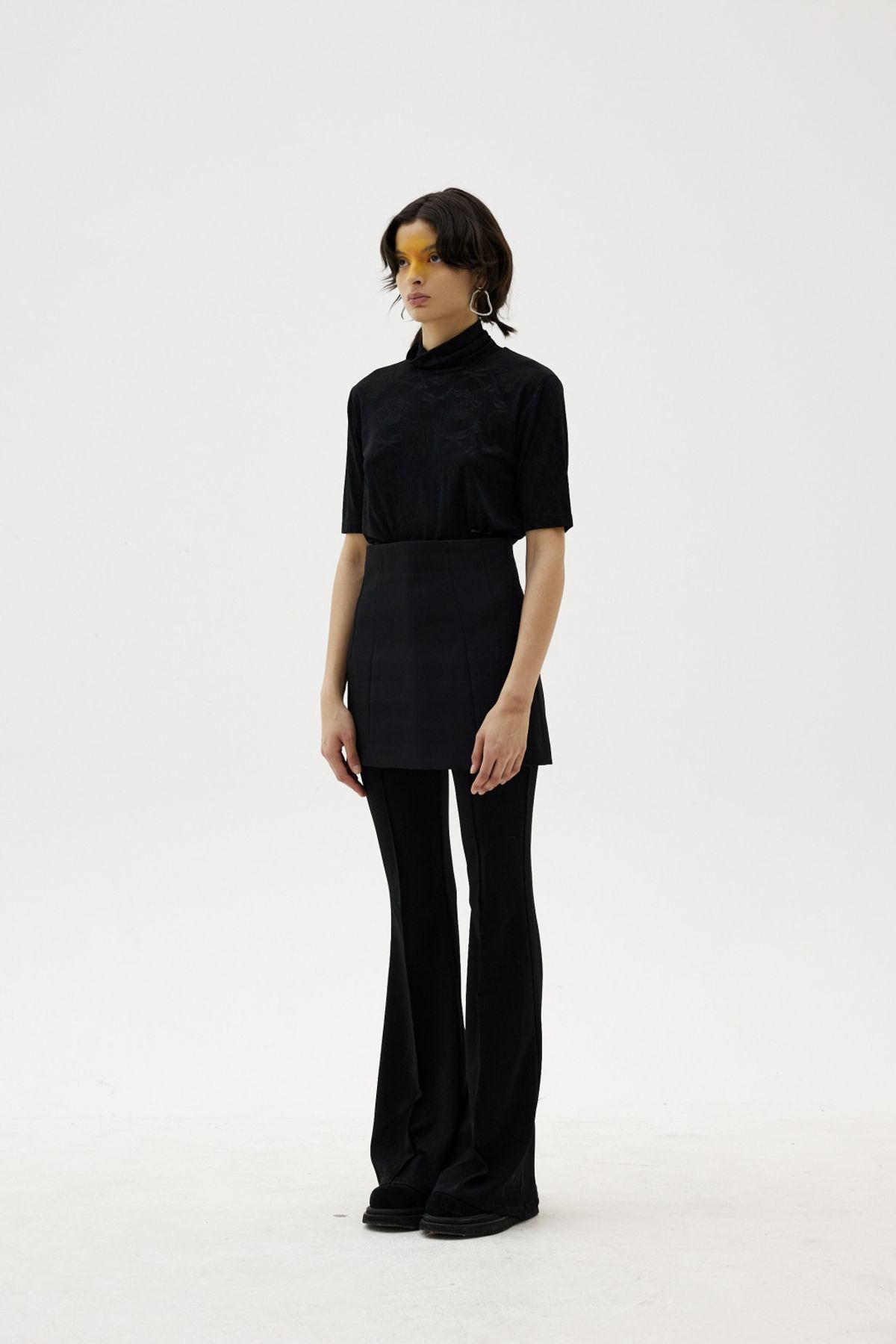 그리디어스(GREEDILOUS) Ruffles And Buttons Straight Pants