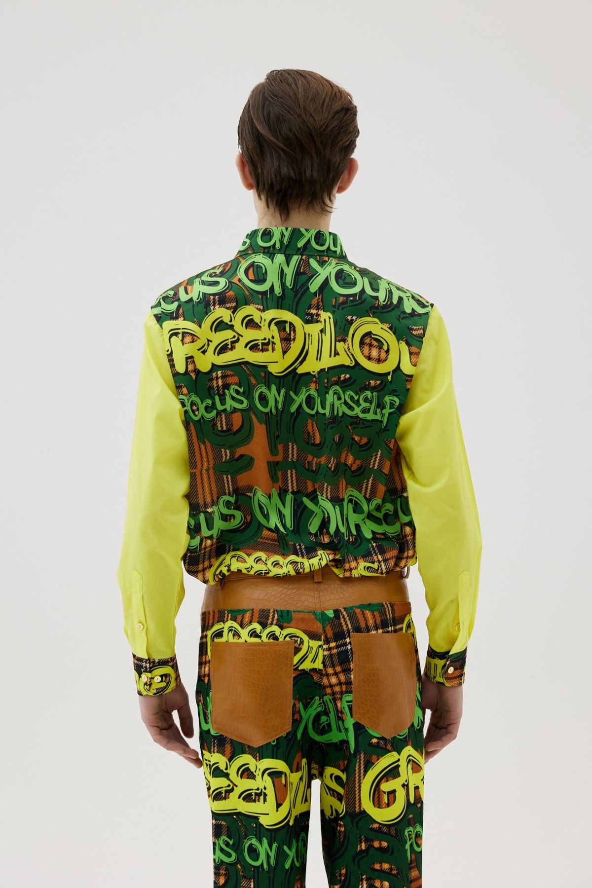 그리디어스(GREEDILOUS) Green Logo Contrast Shirt