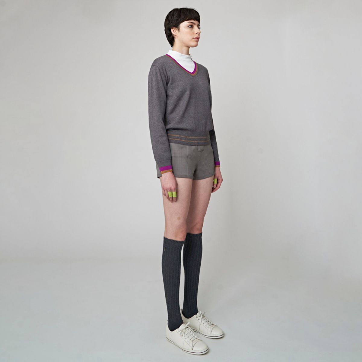애스플래폼(ATHPLATFORM) AW32KP01 컬러라인 브이넥 니트탑_멜란지 그레이