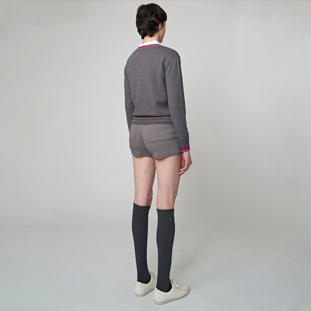 애스플래폼(ATHPLATFORM) AW32KP01 컬러라인 브이넥 니트탑_멜란지 그레이