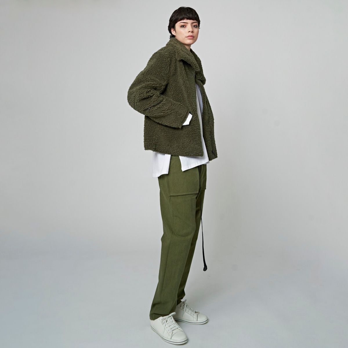 애스플래폼(ATHPLATFORM) AW32JO02 페이크 램스 퍼 재킷_카키
