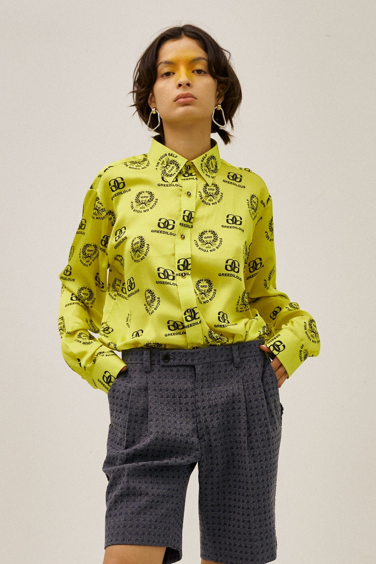 그리디어스(GREEDILOUS) Yellow Repeat Logo Silk Shirt