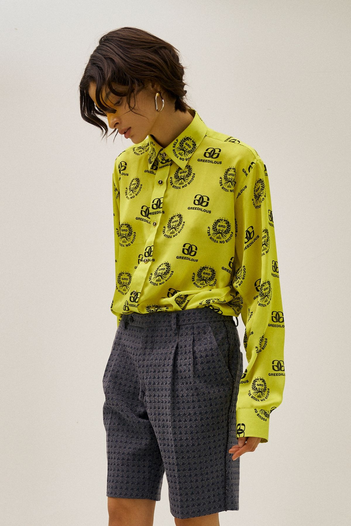 그리디어스(GREEDILOUS) Yellow Repeat Logo Silk Shirt