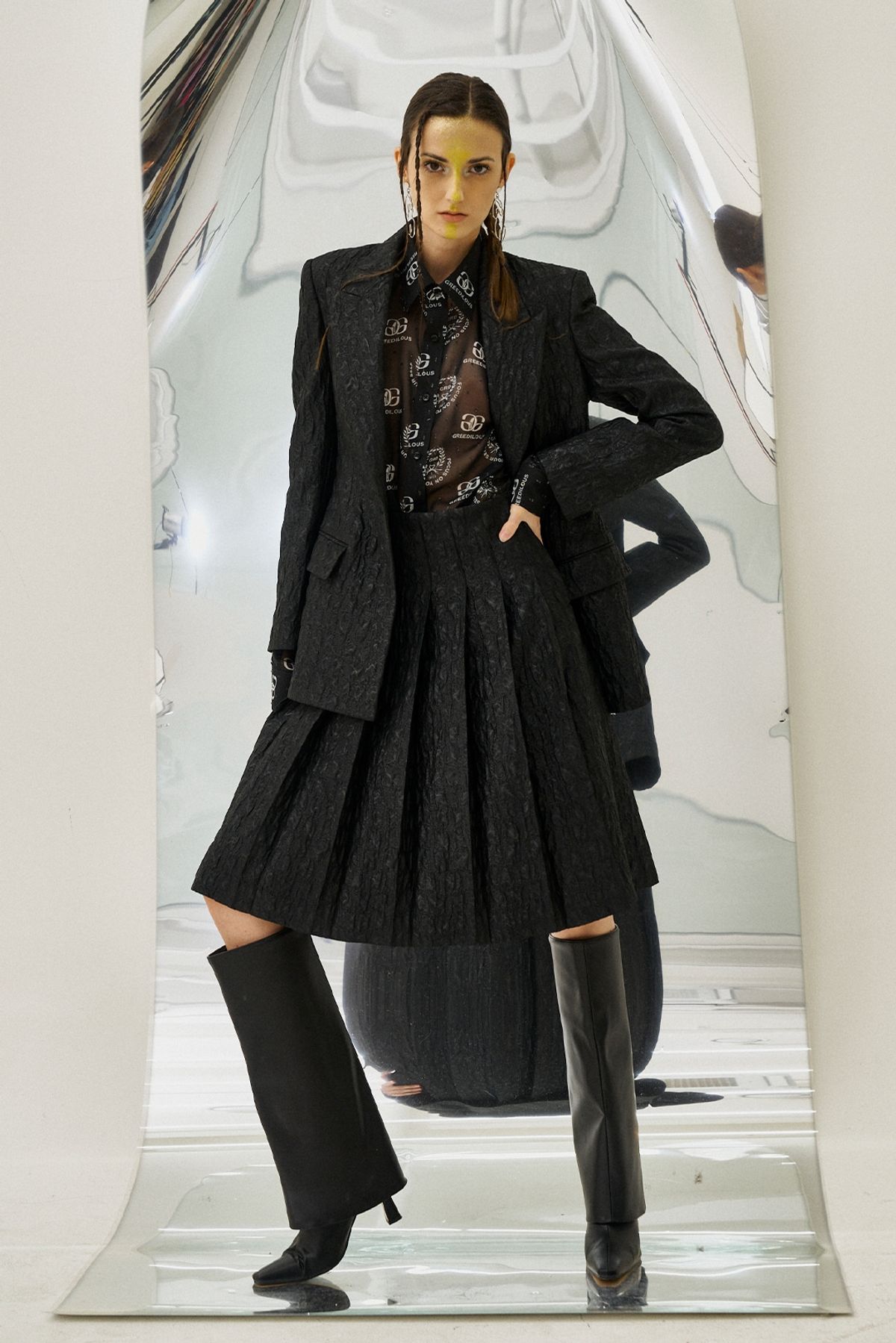 그리디어스(GREEDILOUS) Texured Accordian Knee-Length Skirt