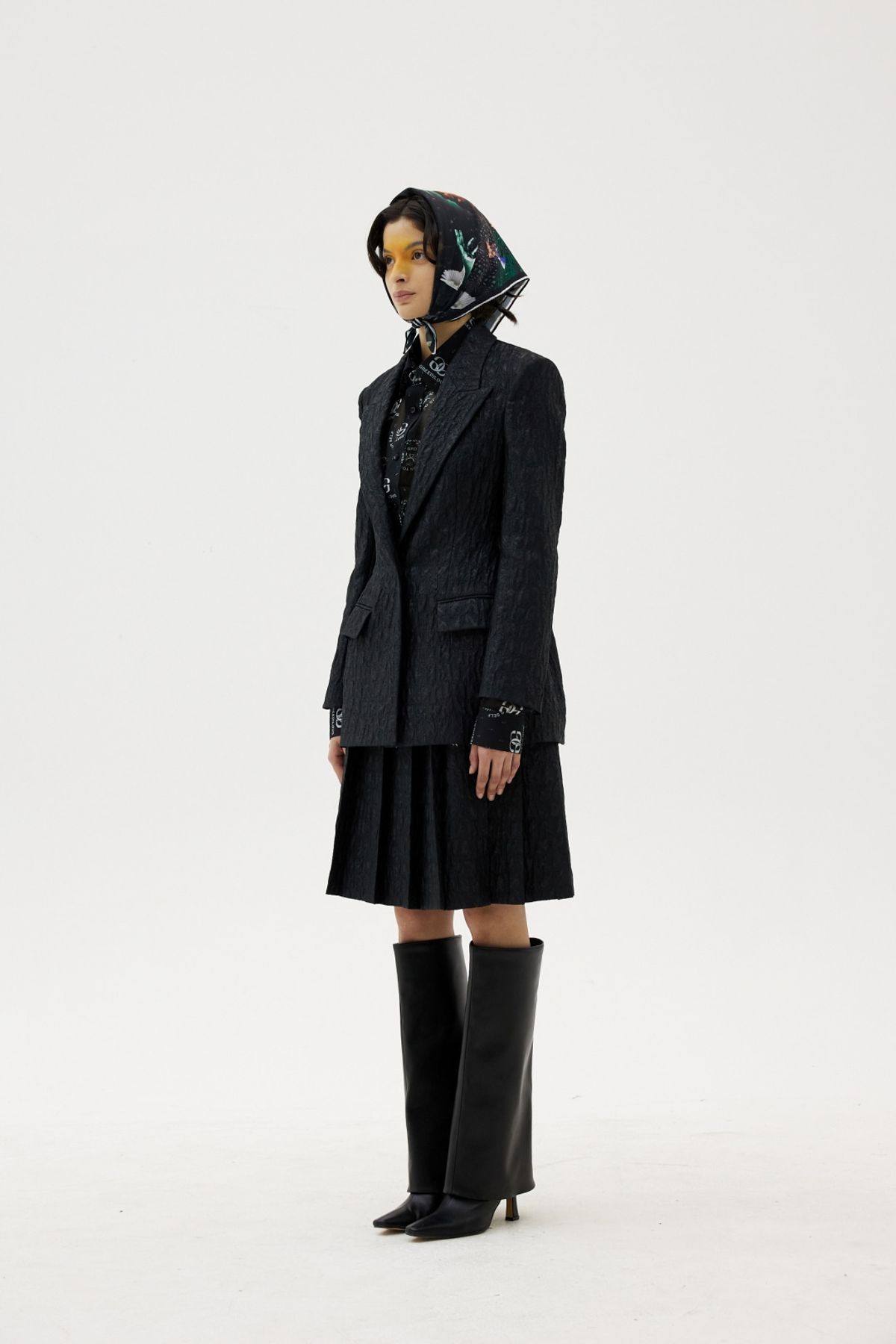 그리디어스(GREEDILOUS) Texured Accordian Knee-Length Skirt
