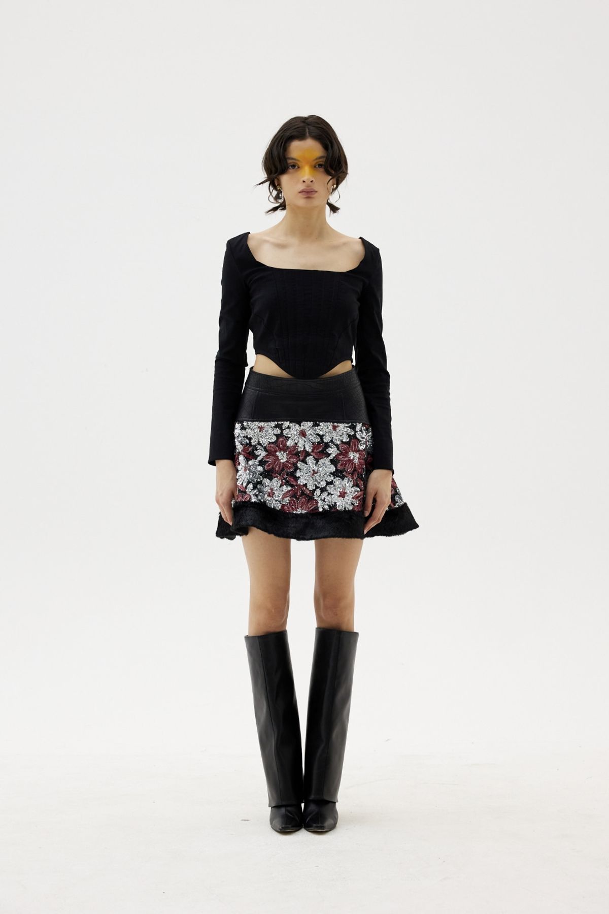 그리디어스(GREEDILOUS) Embroidered Leather Flared Mini-Skirt