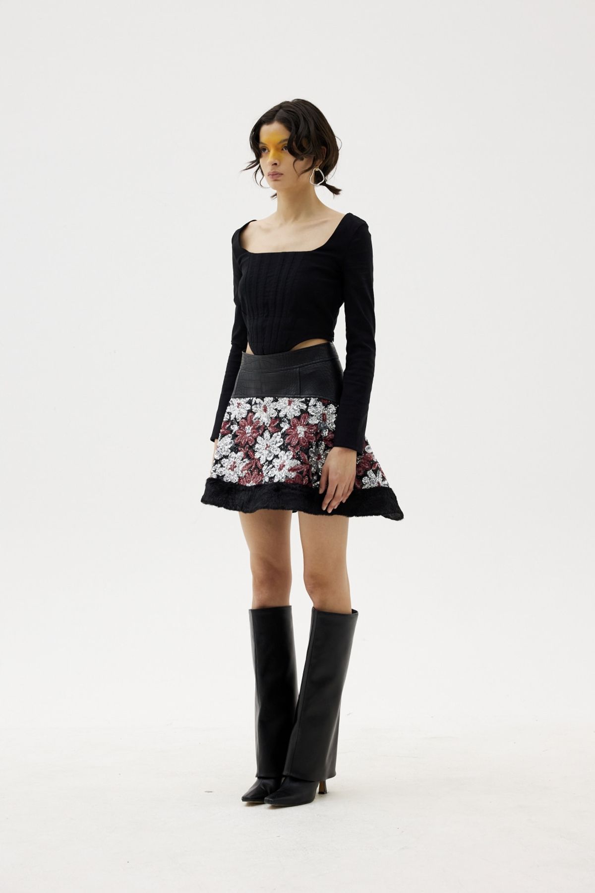 그리디어스(GREEDILOUS) Embroidered Leather Flared Mini-Skirt