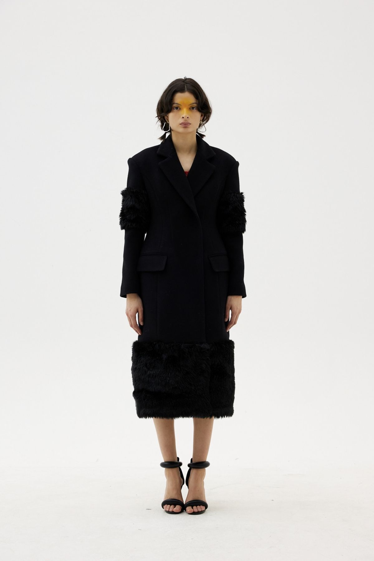 그리디어스(GREEDILOUS) Fur Trimmed Form-Fitted Wool Coat