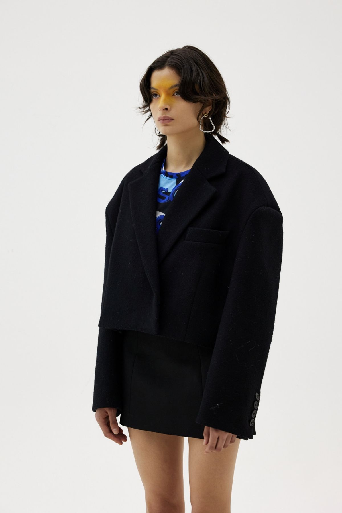 그리디어스(GREEDILOUS) Cropped Boxy Blazer With Thin Lapels