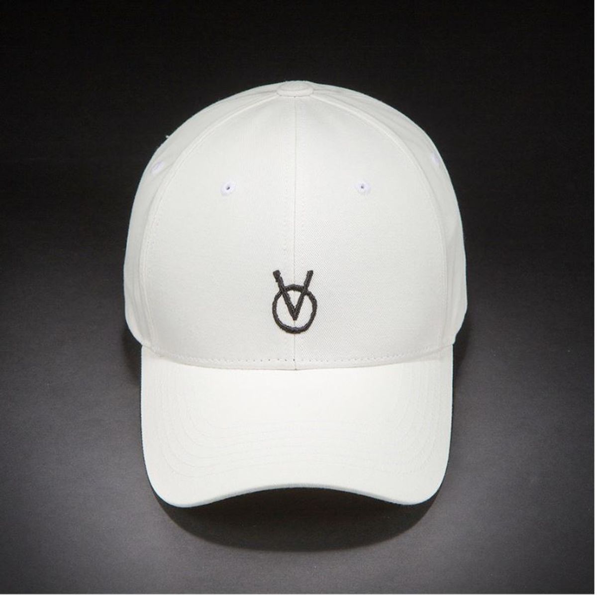 빈스모크(VINSMOKE) OV Small Logo White 볼캡 HARD FIT