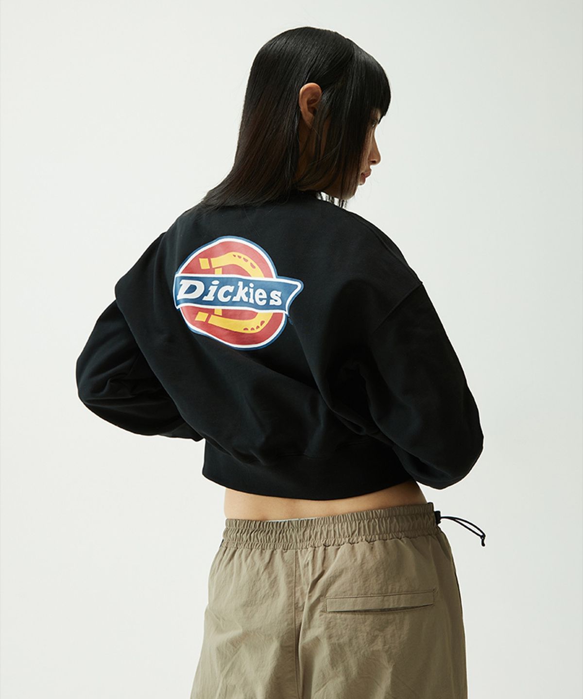디키즈(DICKIES) 아이코닉 로고 크롭 스웨트셔츠 Black