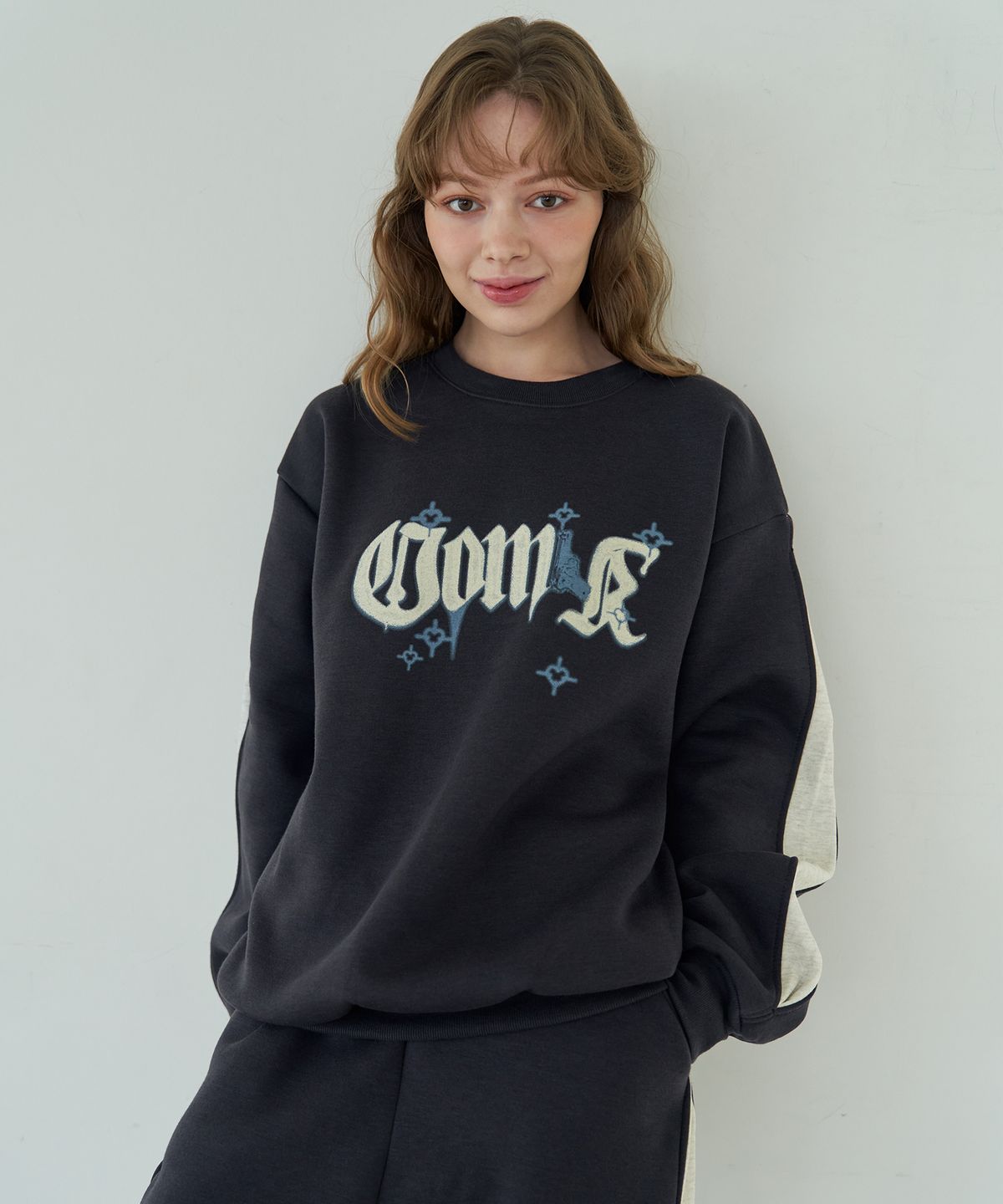 오오엠엘(5OML) 블록 코어 스웻셔츠 (블랙)