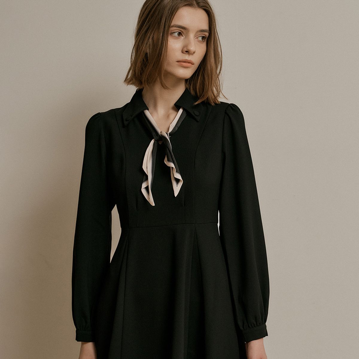 웬스데이딜라잇(WEDNESDAY DELIGHT) WD_Designed collar button dress