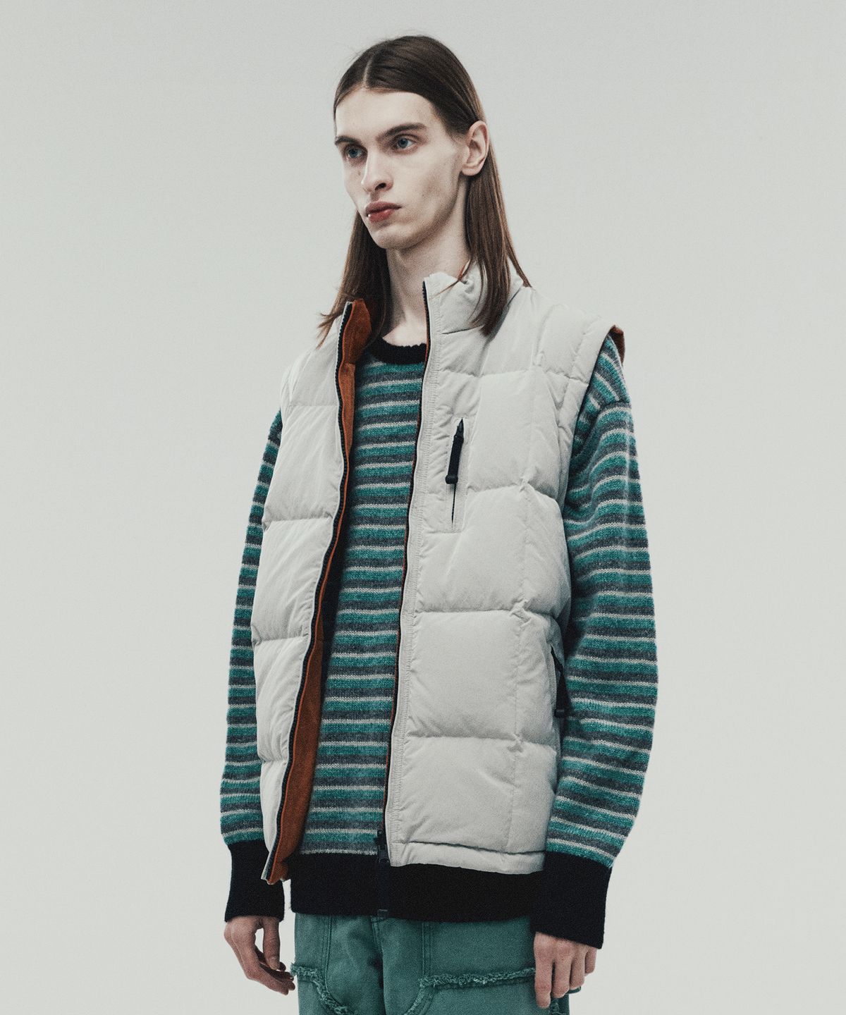 더바이닐하우스(THEVINYLHOUSE) REVERSIBLE PADDED VEST SAND (VH2DWUB990A)