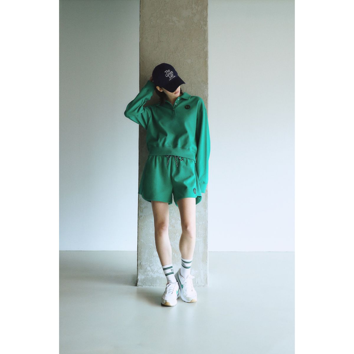 더그린랩(THE GREEN LAB) 폴로넥 크롭 스웻셔츠 [그린]