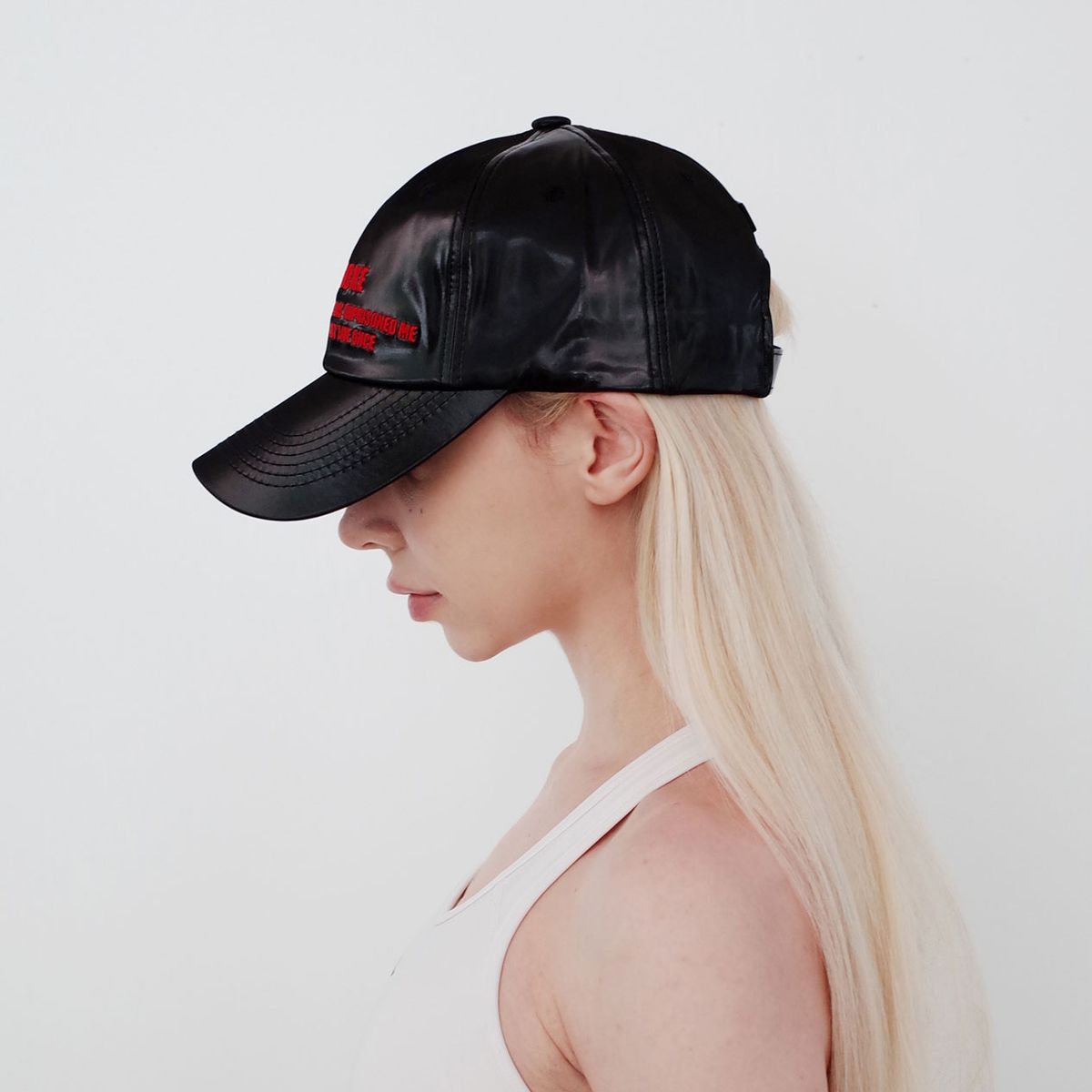 빈스모크(VINSMOKE) GLOSSY BALLCAP [Black]