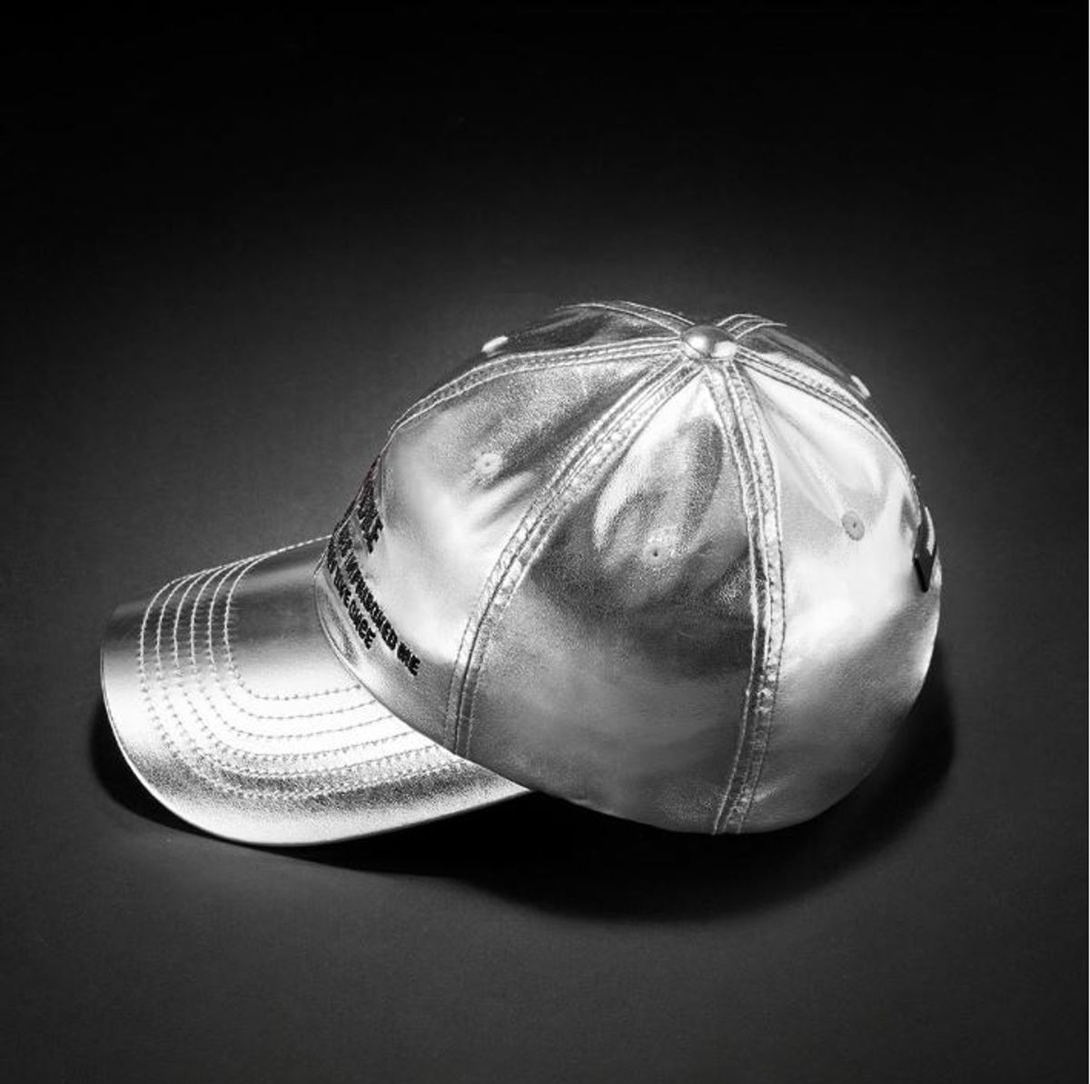 빈스모크(VINSMOKE) GLOSSY BALLCAP [Silver]