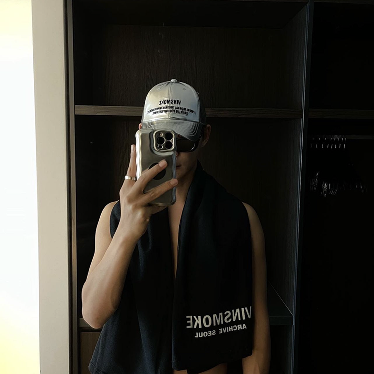 빈스모크(VINSMOKE) GLOSSY BALLCAP [Silver]