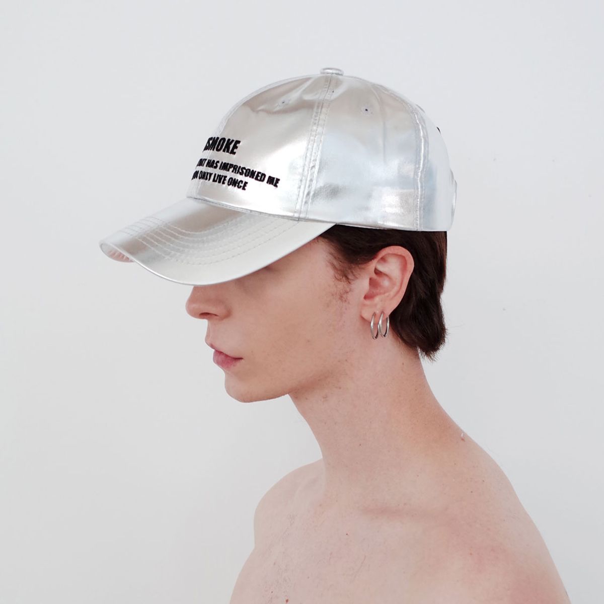 빈스모크(VINSMOKE) GLOSSY BALLCAP [Silver]