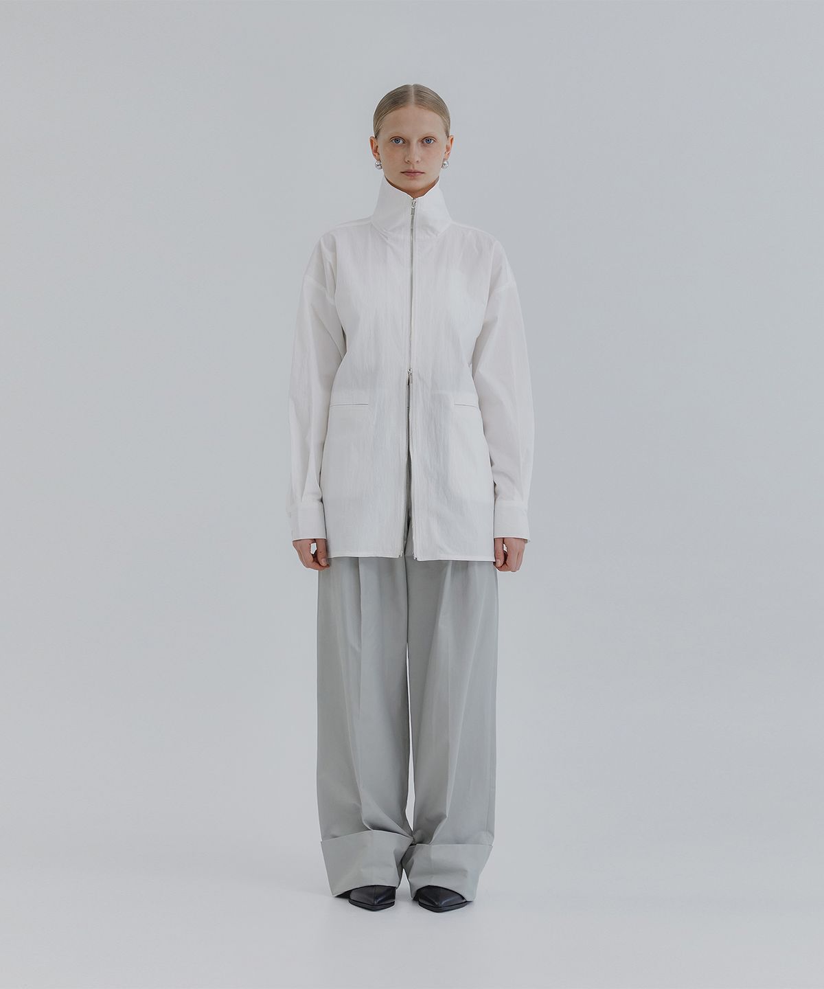 트리밍버드(TREEMINGBIRD) Roll-up Inverted Pleats Pants [ Light Gray ]