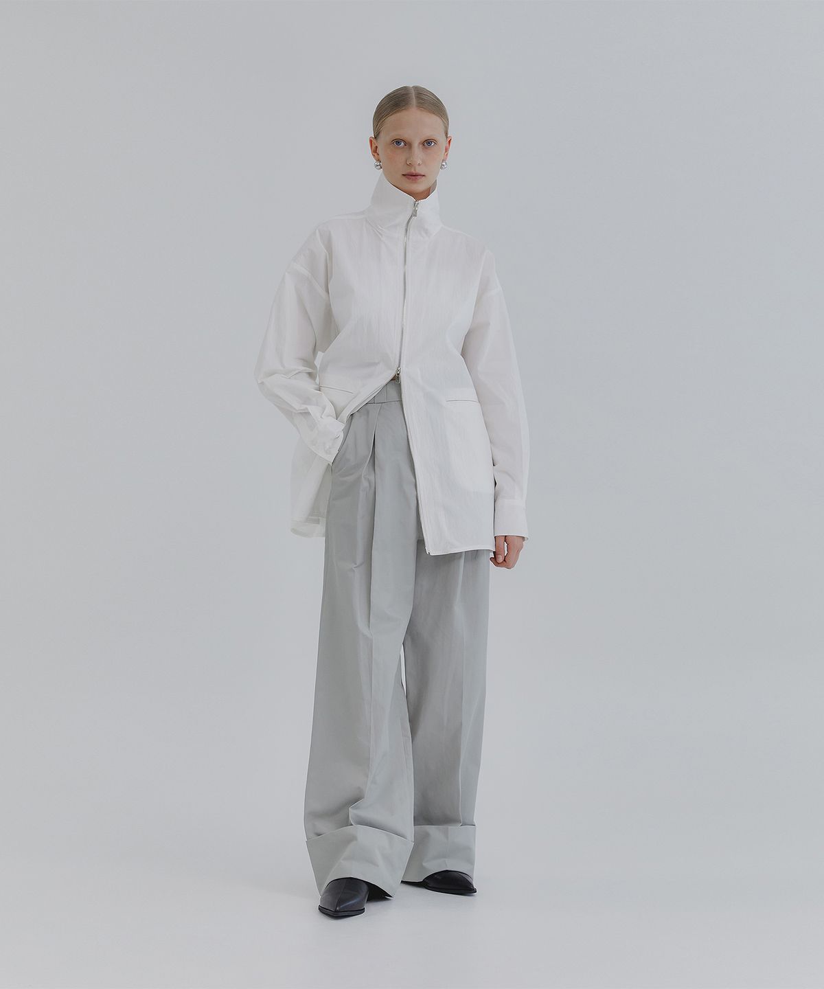 트리밍버드(TREEMINGBIRD) Roll-up Inverted Pleats Pants [ Light Gray ]