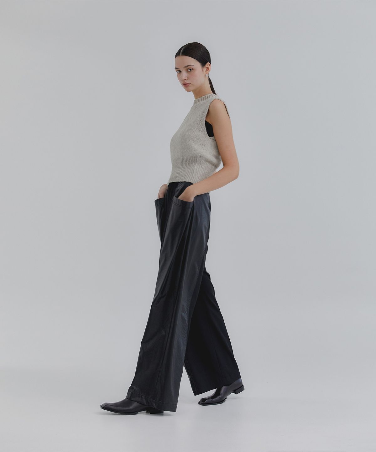 트리밍버드(TREEMINGBIRD) Cutting Line Faux Leather Pants [ Black ]