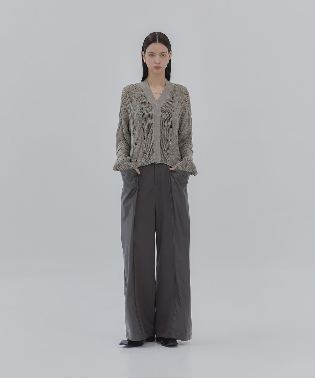트리밍버드(TREEMINGBIRD) Cutting Line Faux Leather Pants [ Charcoal ]