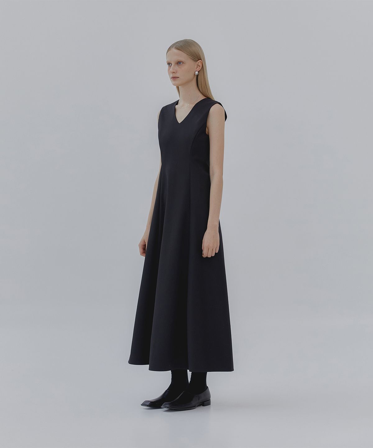 트리밍버드(TREEMINGBIRD) V-neck Flare Long One-piece [ Black ]