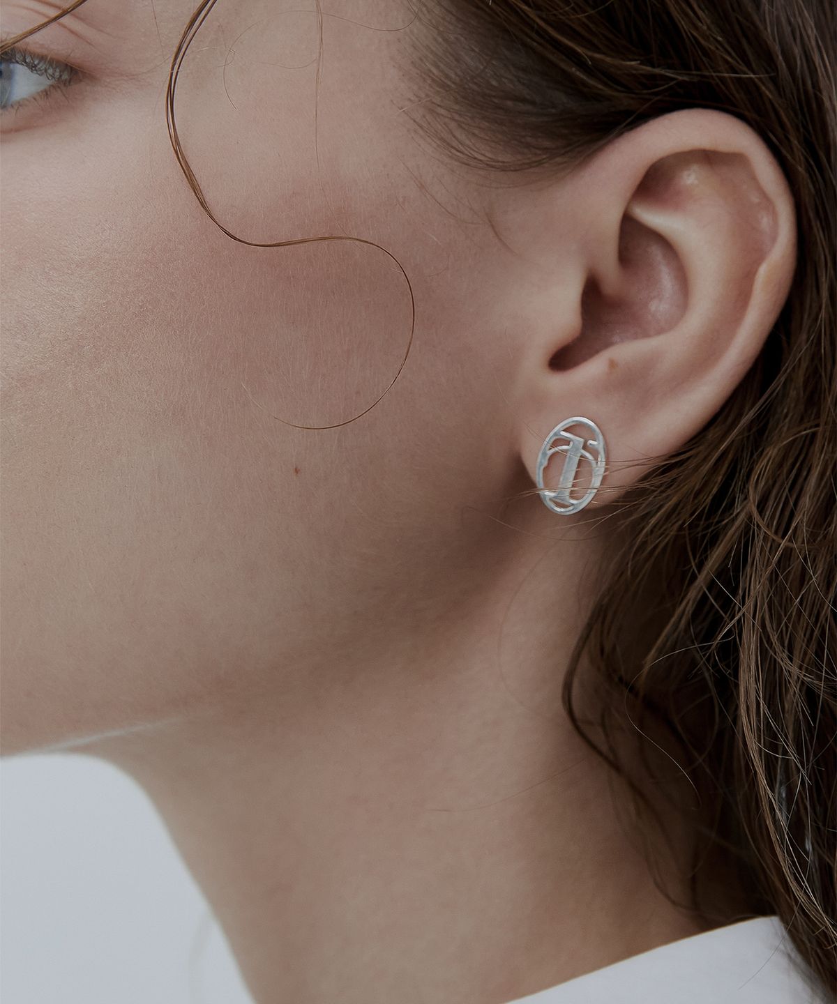 트리밍버드(TREEMINGBIRD) Logo Stud Earring [ Silver 92.5 ]
