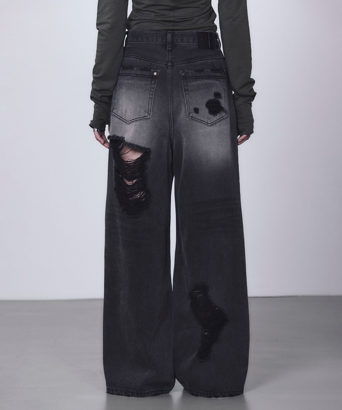 트리밍버드(TREEMINGBIRD) Scratch Damage Denim Pants [ Black ]