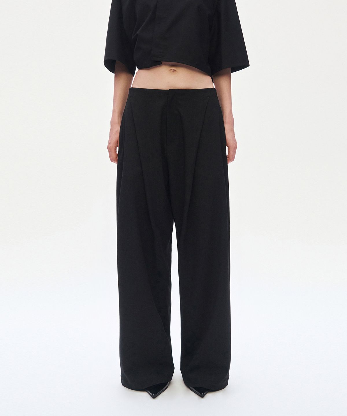 트리밍버드(TREEMINGBIRD) Low Rise Wide Slacks [ Black ]
