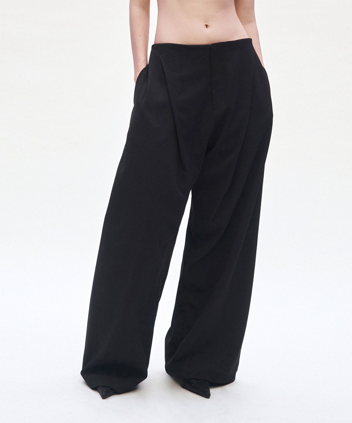 트리밍버드(TREEMINGBIRD) Low Rise Wide Slacks [ Charcoal ]
