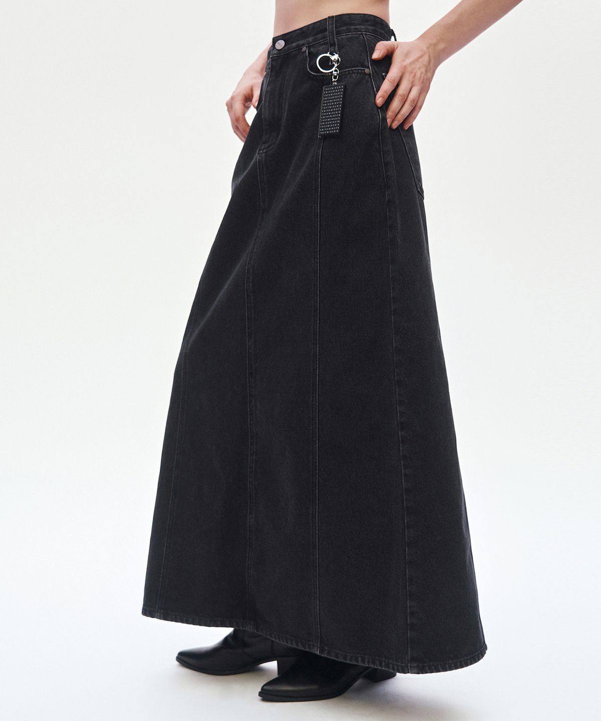 트리밍버드(TREEMINGBIRD) Incision Denim Set-up Skirt [ Black ]