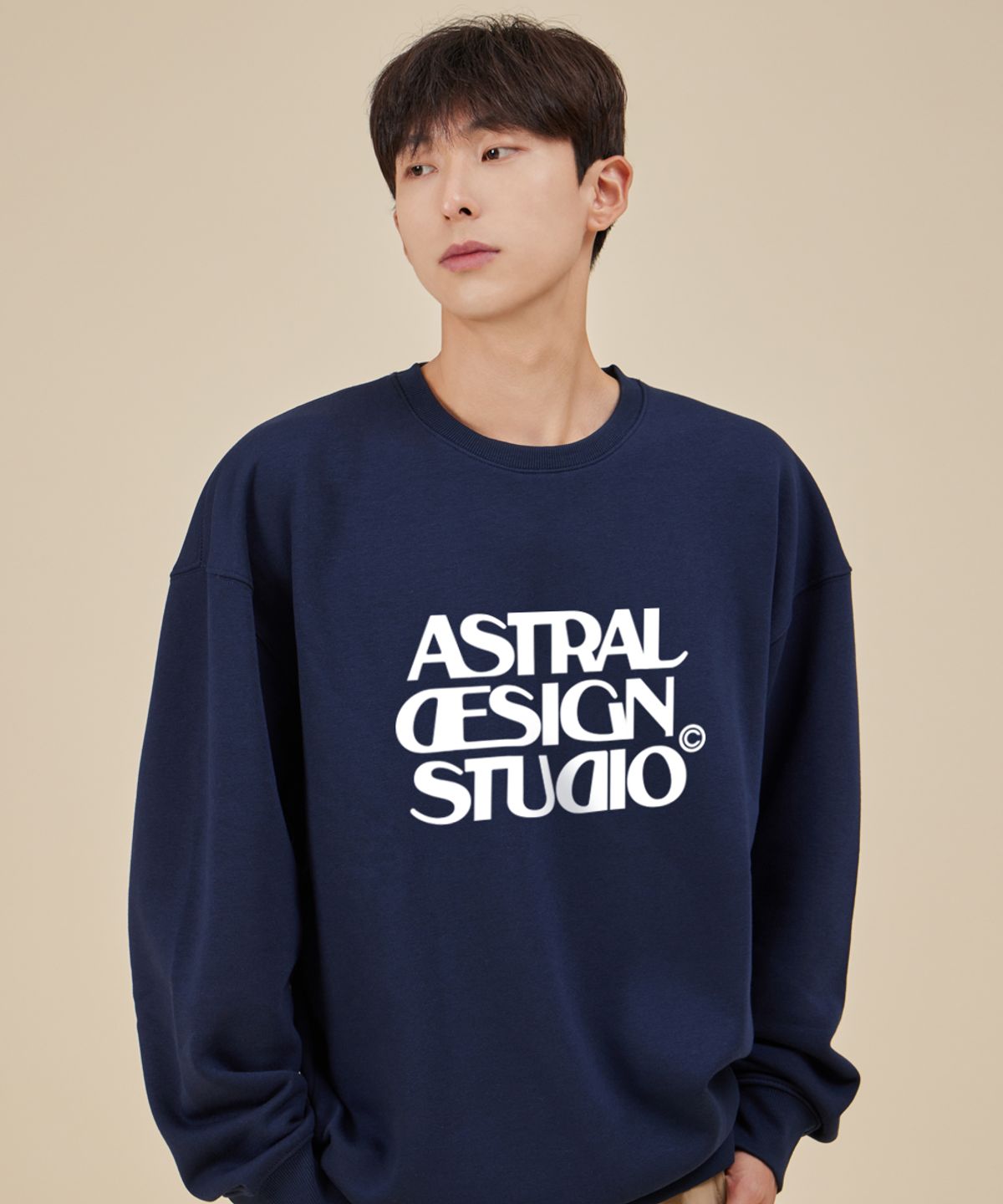 아스트랄 프로젝션(ASTRAL PROJECTION) 아스트랄 디자인 스튜디오 루즈핏 맨투맨_네이비