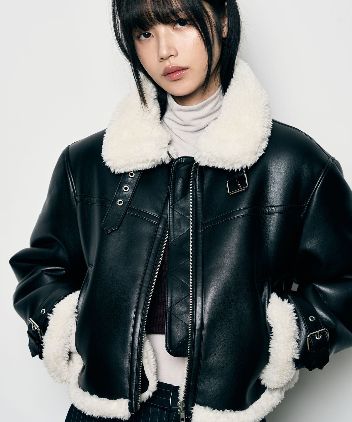 레더리(LEATHERY) 오블리크 오버핏 레더 무스탕 자켓 [BLACK]