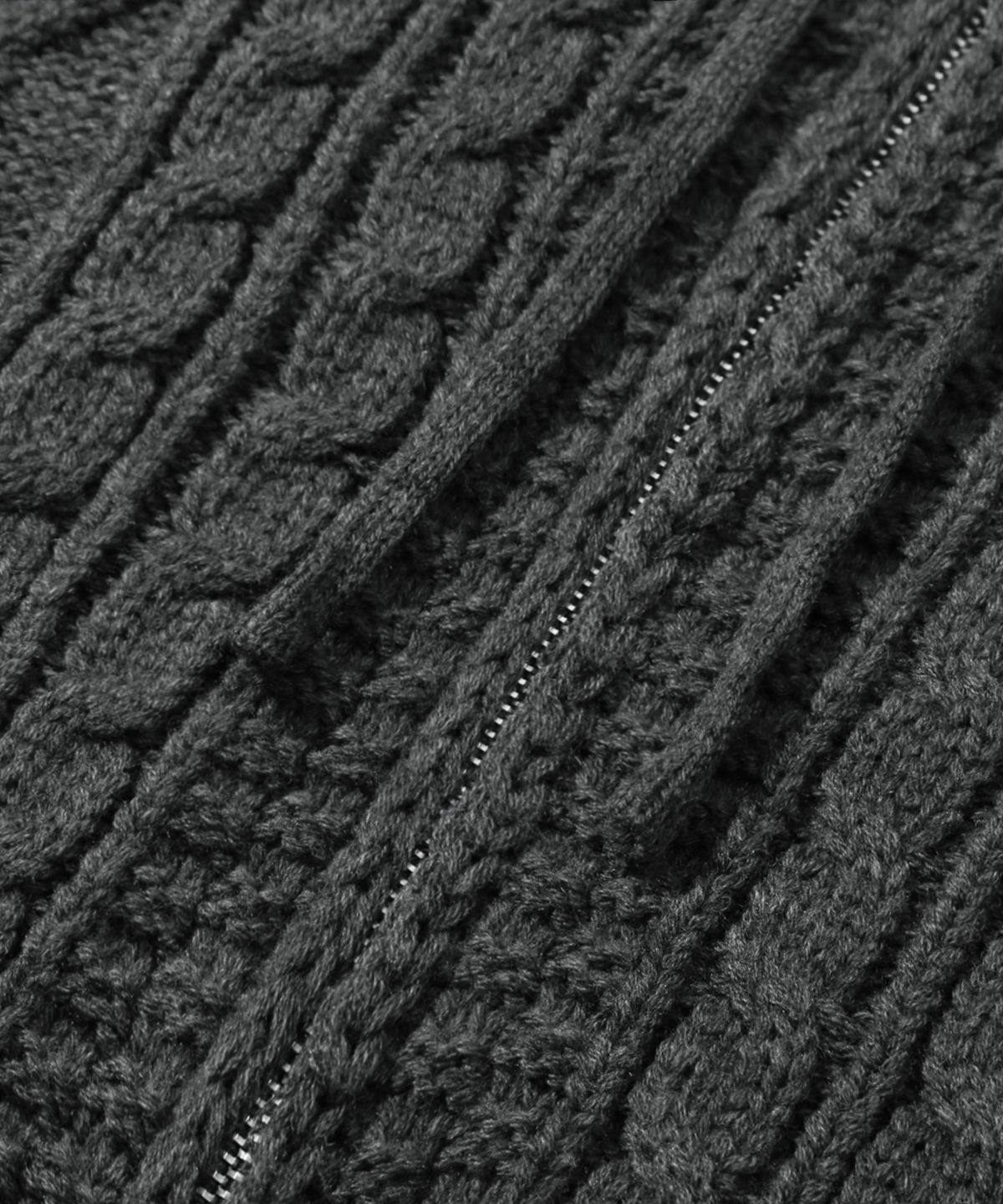 트릴리온(TRILLION) 워셔블 아란 케이블 후드 집업 니트 (CHARCOAL)