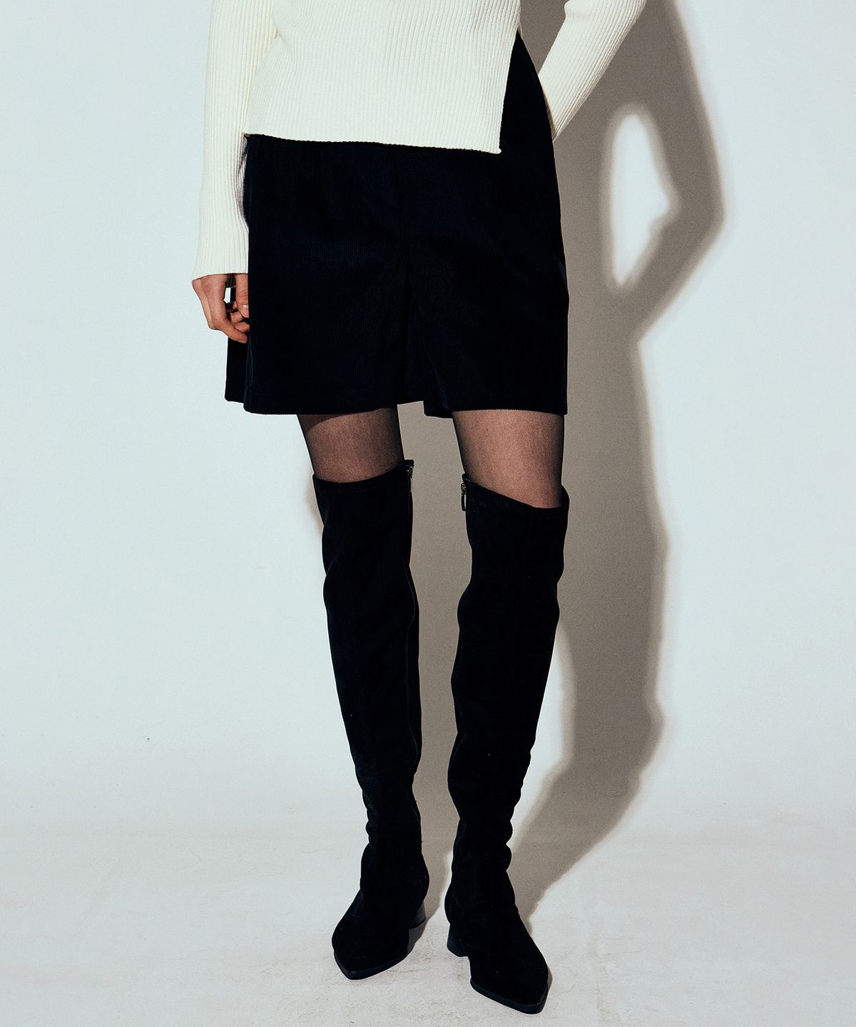 닉앤니콜(NICK&NICOLE) CORDUROY TWO TUCK BERMUDA PANTS_BLACK