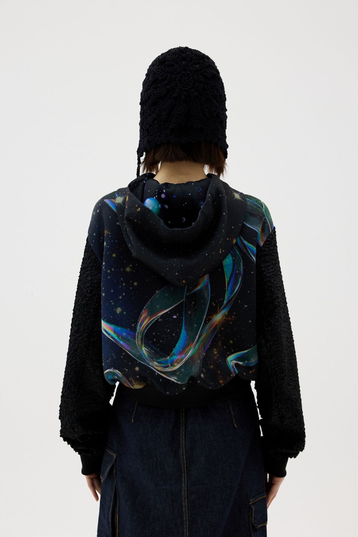 그리디어스(GREEDILOUS) Aurora Logo Motif Loose Hoodie