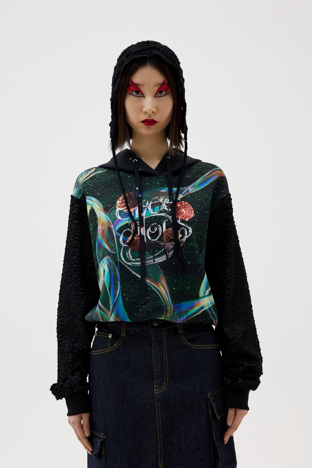 그리디어스(GREEDILOUS) Aurora Logo Motif Loose Hoodie