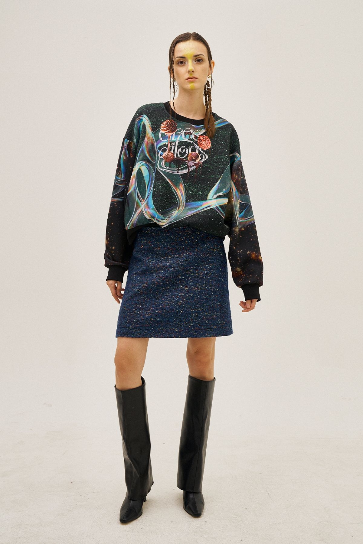 그리디어스(GREEDILOUS) Aurora Logo Motif Loose Sweater
