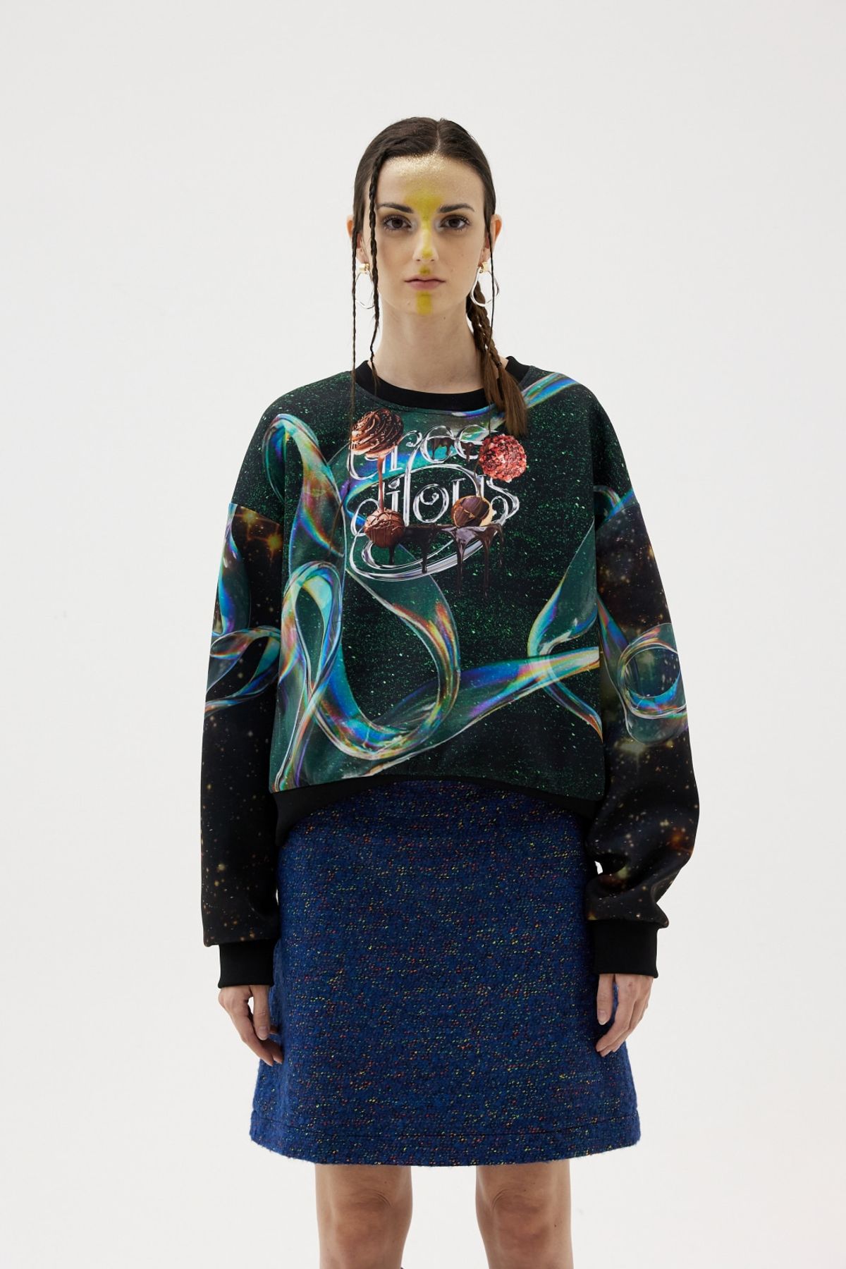 그리디어스(GREEDILOUS) Aurora Logo Motif Loose Sweater