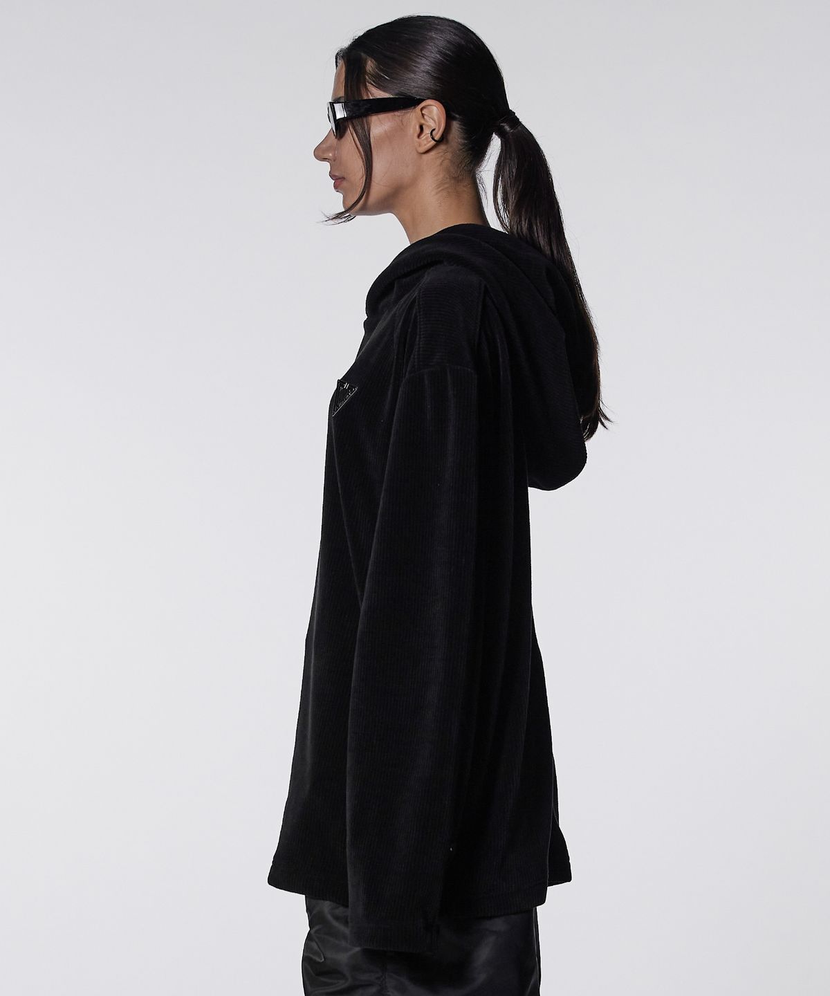본바트(VONVAT) Velour Side Zipper Hoodie