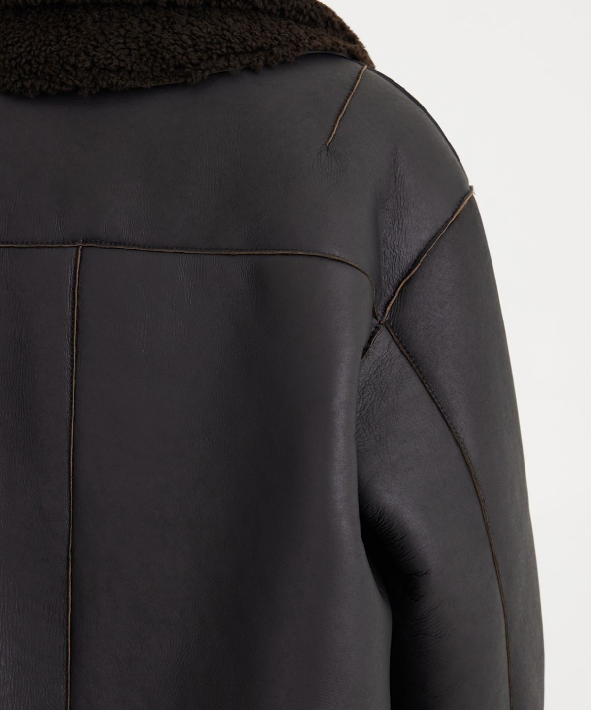 유스(YOUTH) Detachable Mouton Jacket - Black
