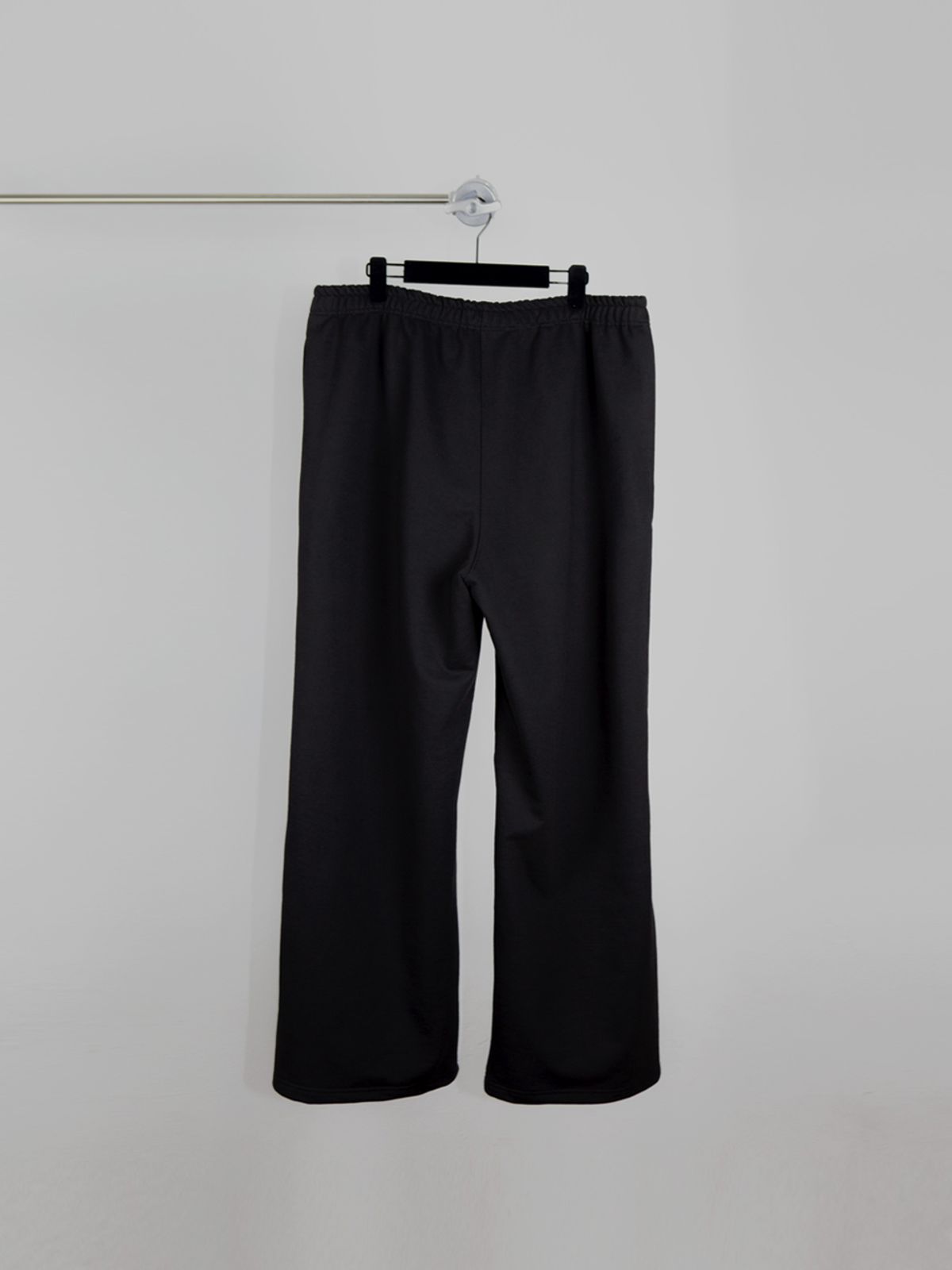 고저(GOZER) WIDE TRAINER SWEAT PANTS_BLACK