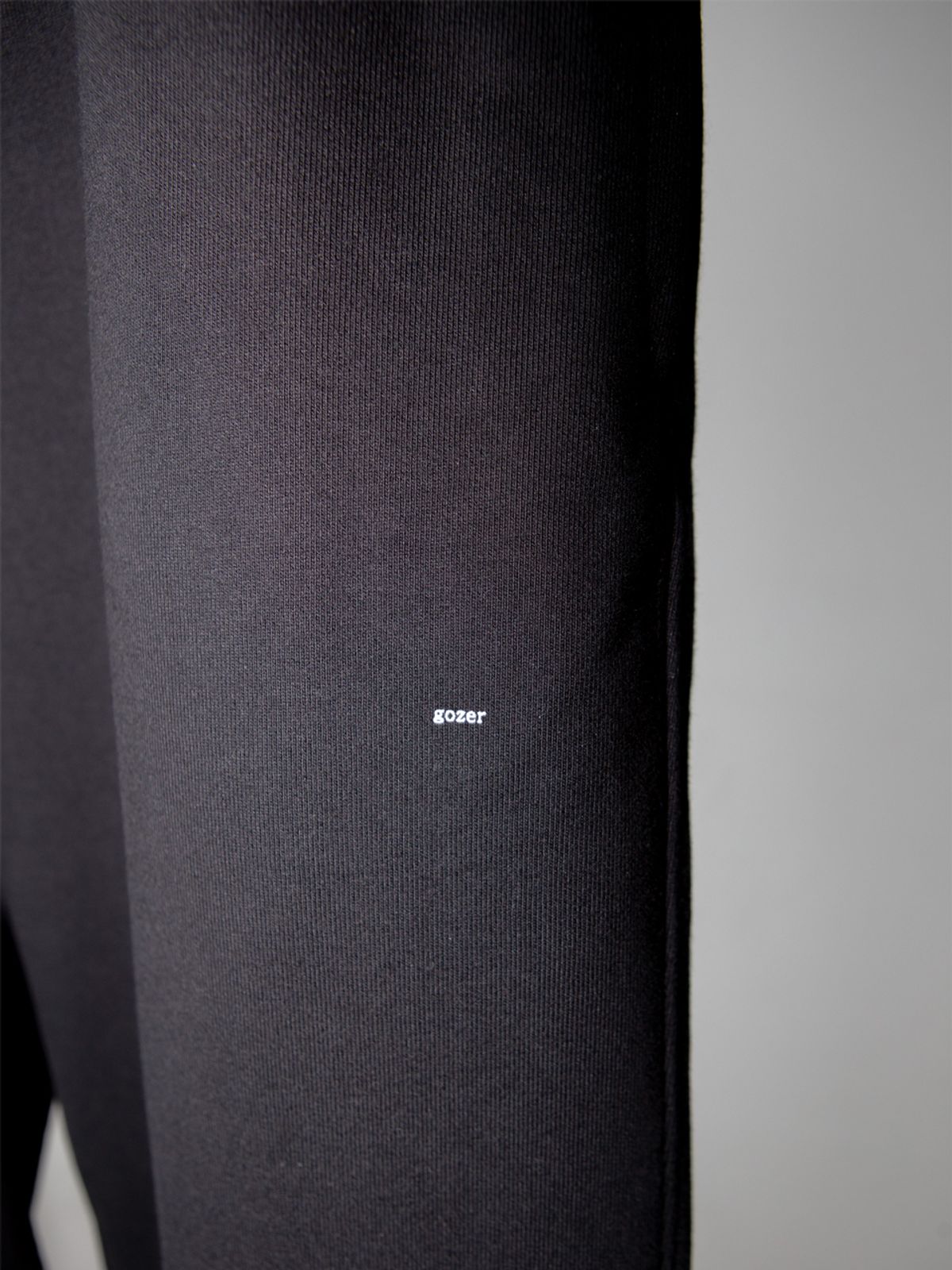 고저(GOZER) WIDE TRAINER SWEAT PANTS_BLACK