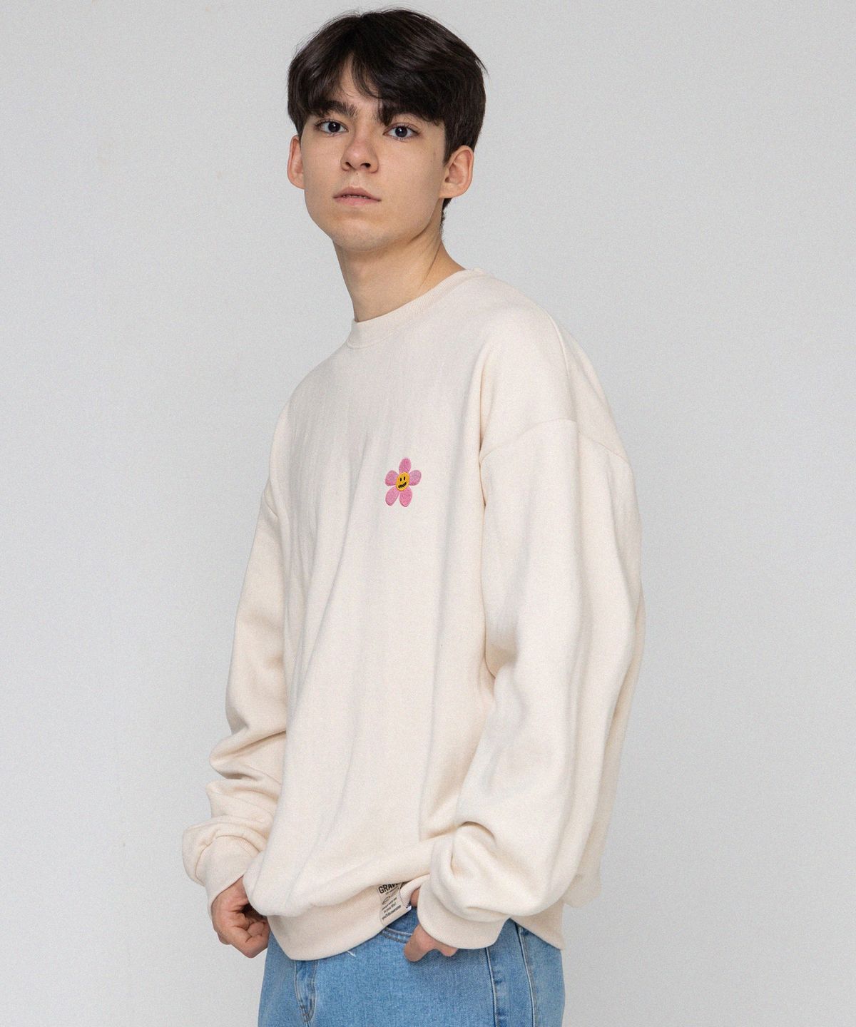 그레이버(GRAVER) [UNISEX]핑크 플라워도트 자수 맨투맨_크림
