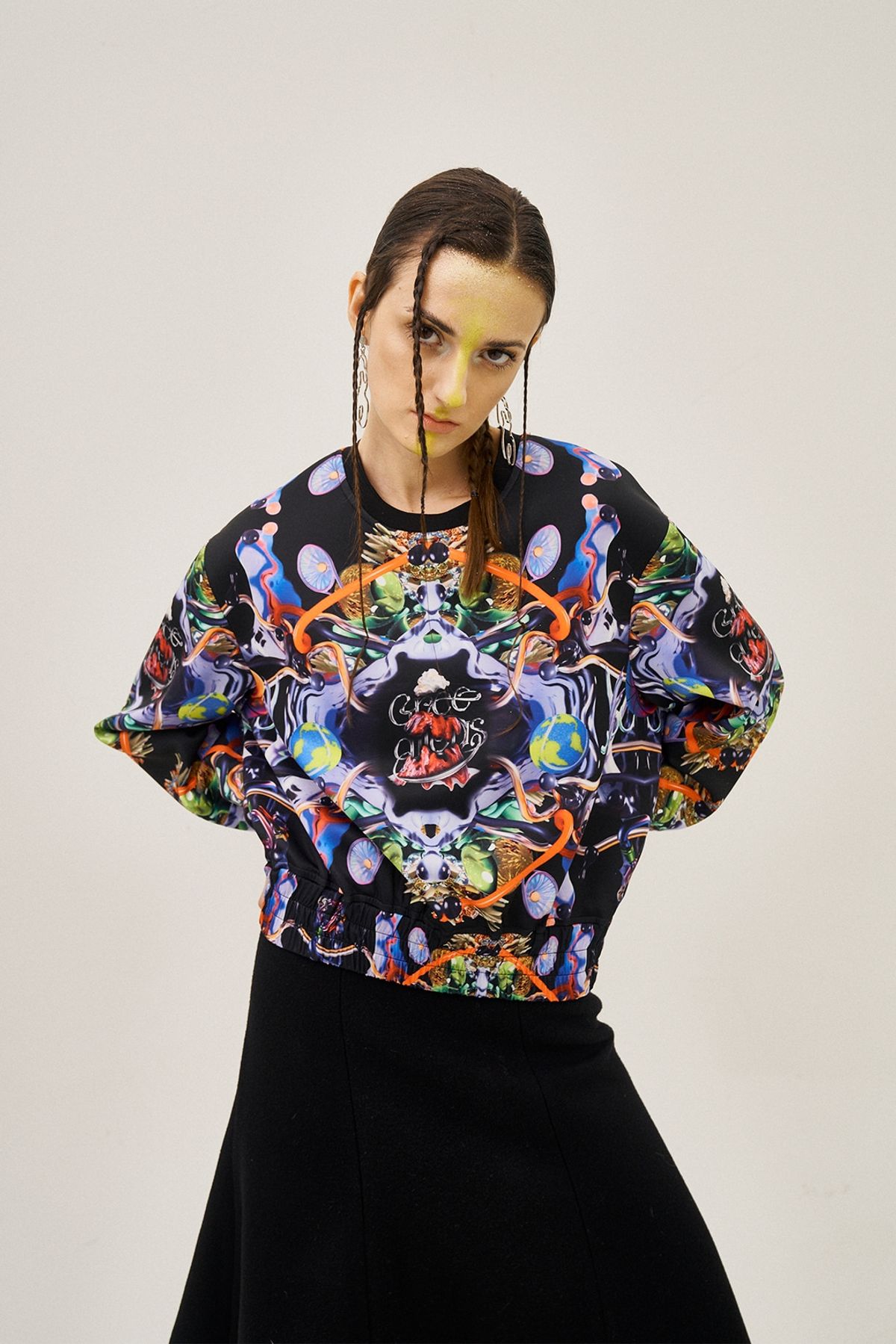 그리디어스(GREEDILOUS) Electric Spider Crop Sweater