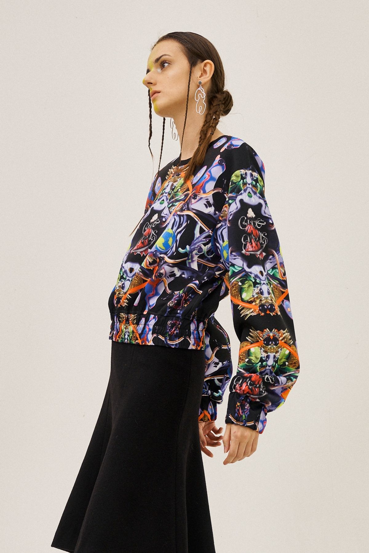 그리디어스(GREEDILOUS) Electric Spider Crop Sweater